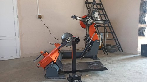 Шиномонтажный станок Well Kraft 8970C 14-56" для грузовых автомобилей