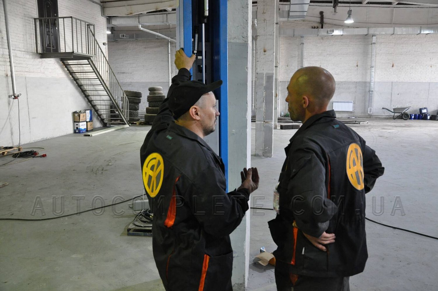 Montaż podnośnika dwukolumnowego