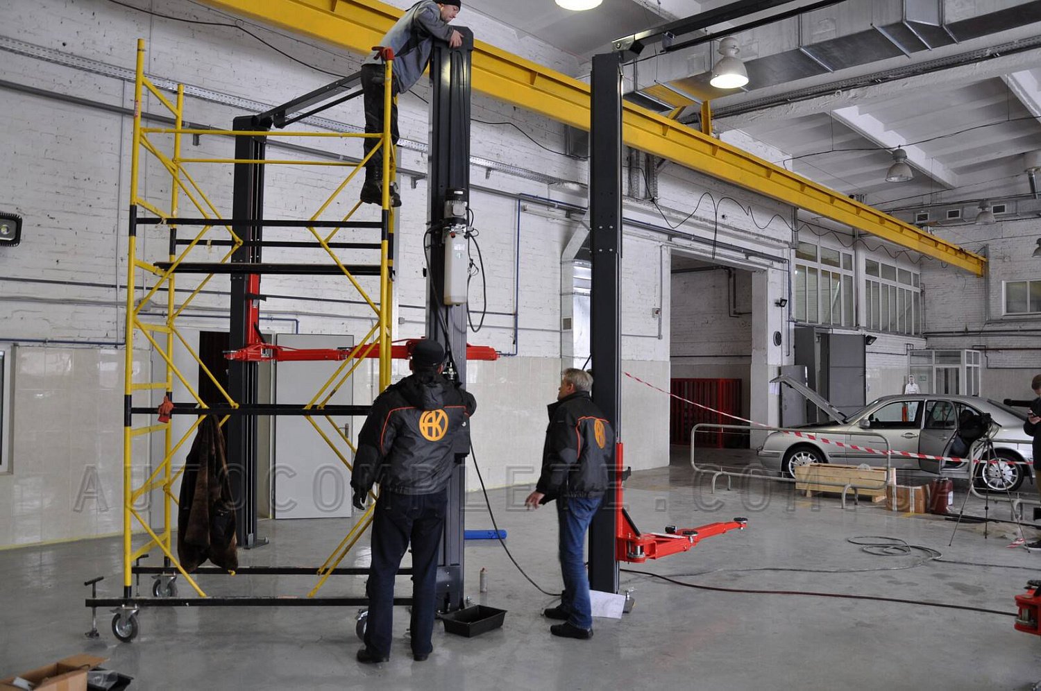 Montaż podnośnika dwukolumnowego