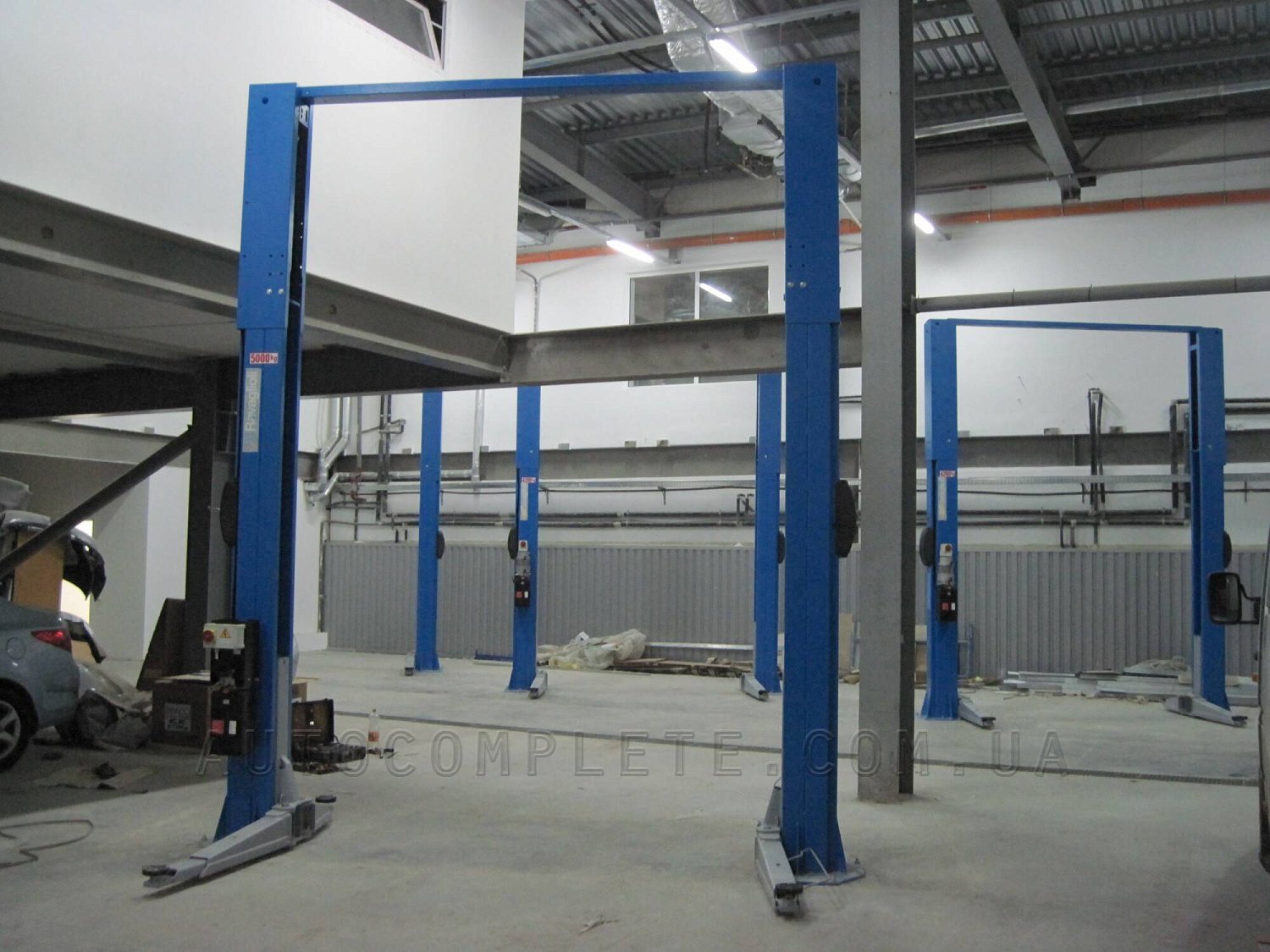 Montaż podnośnika dwukolumnowego