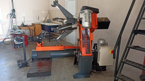 Шиномонтажный станок Well Kraft 8970C 14-56" для грузовых автомобилей