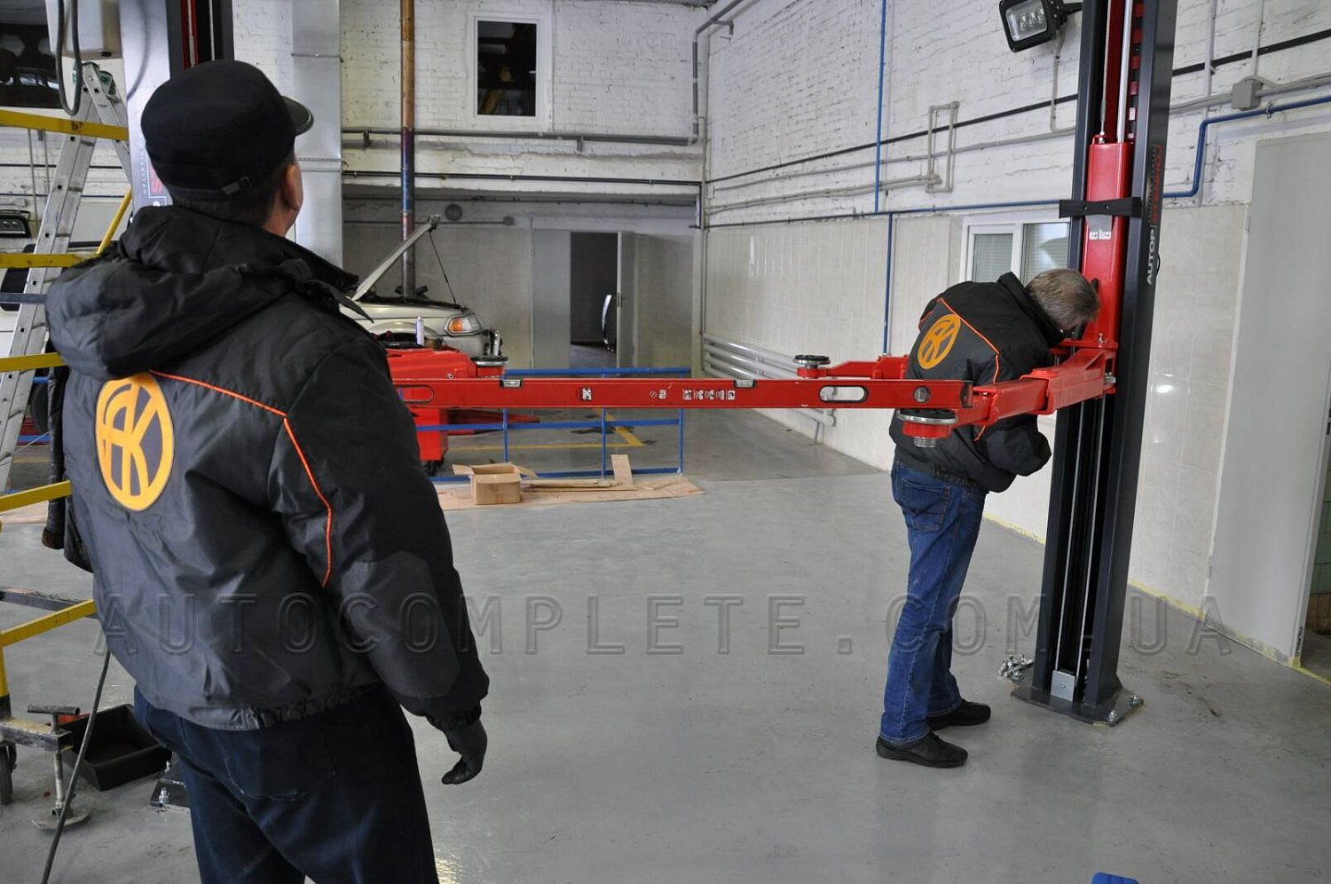 Montaż podnośnika dwukolumnowego