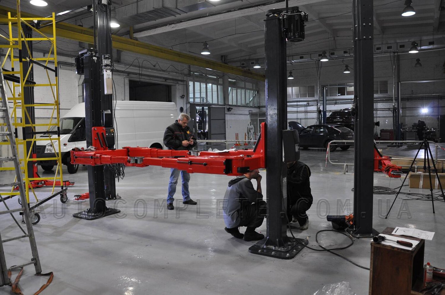 Montaż podnośnika dwukolumnowego