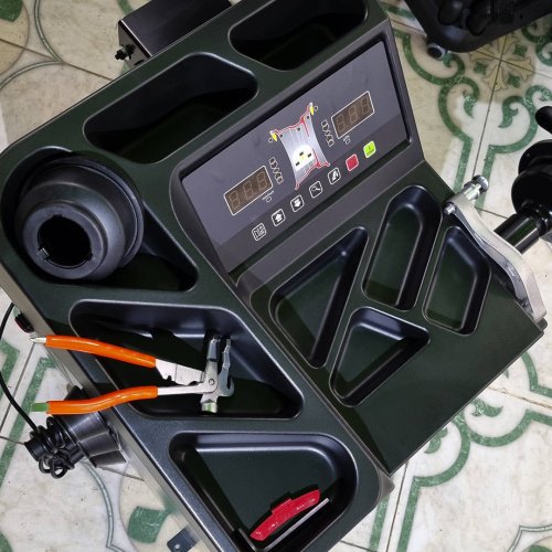 2D Reifenwuchtmaschine ATH W24