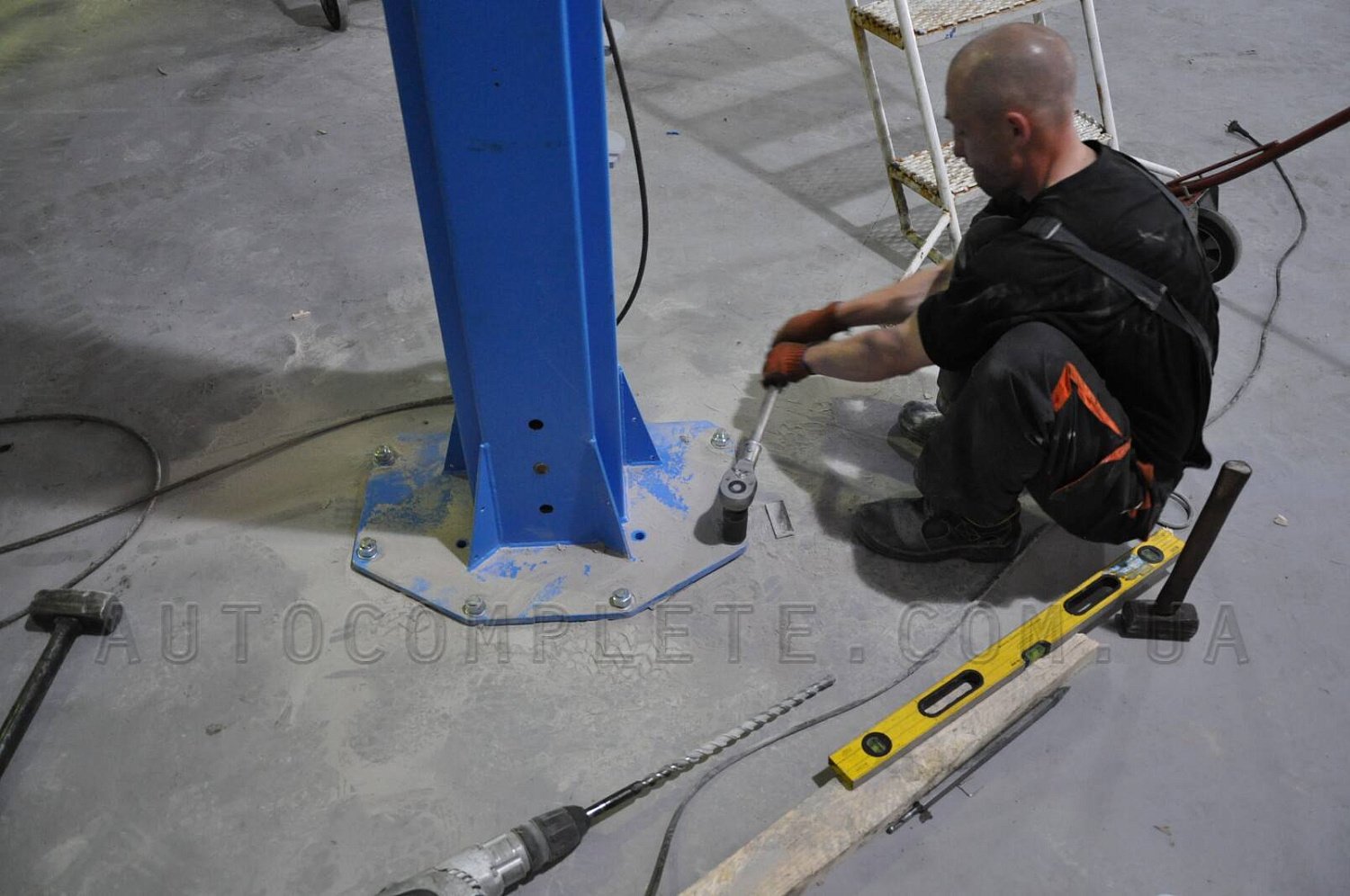 Montaż podnośnika dwukolumnowego