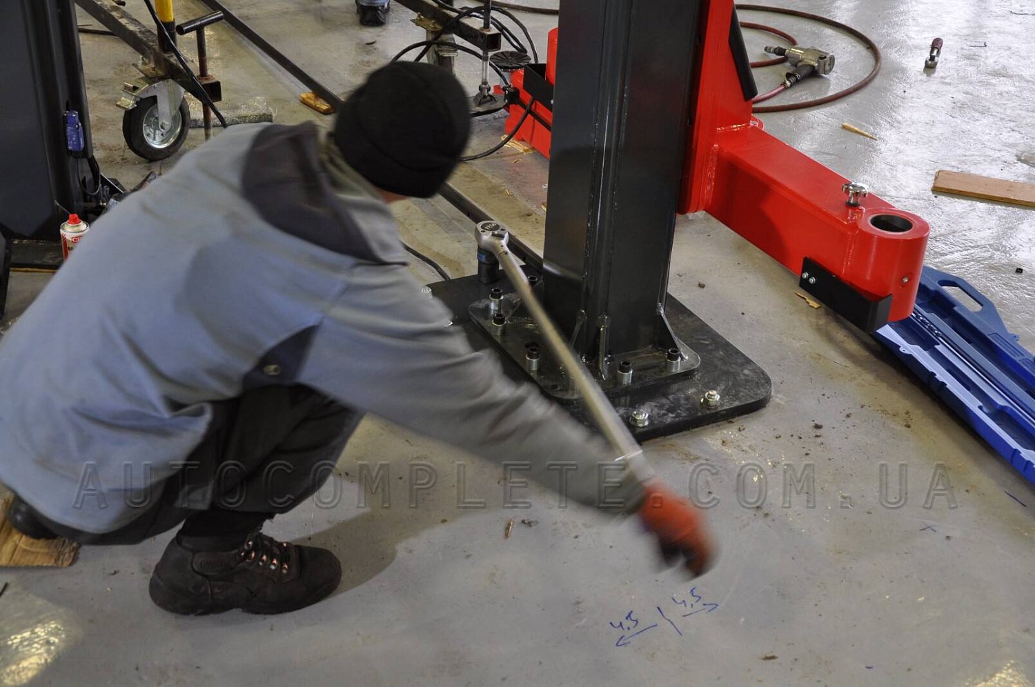 Montaż podnośnika dwukolumnowego