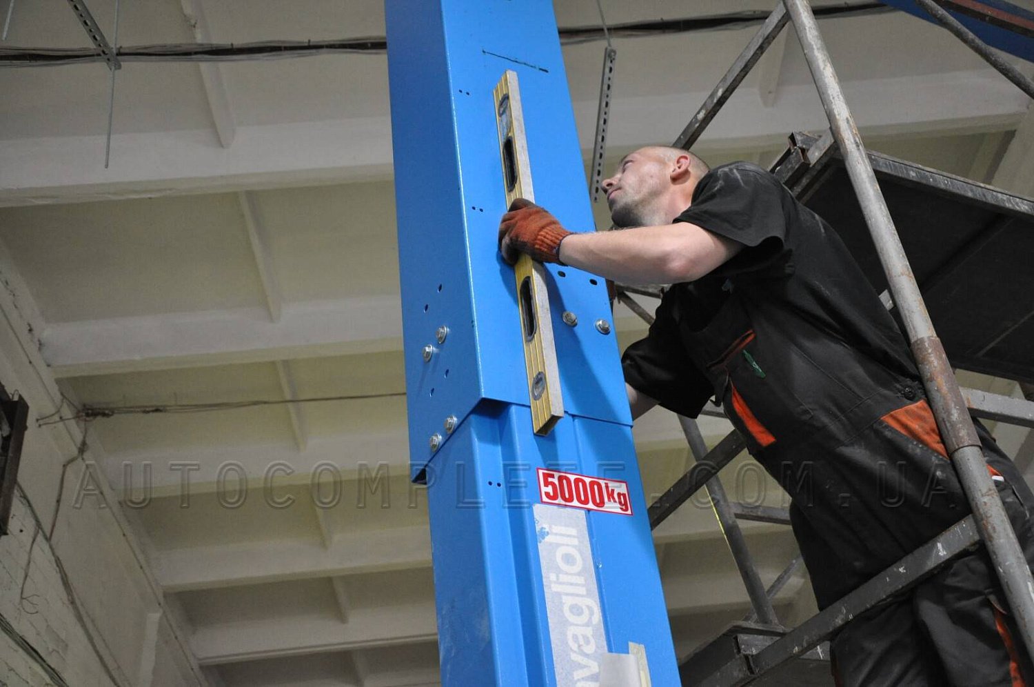 Montaż podnośnika dwukolumnowego