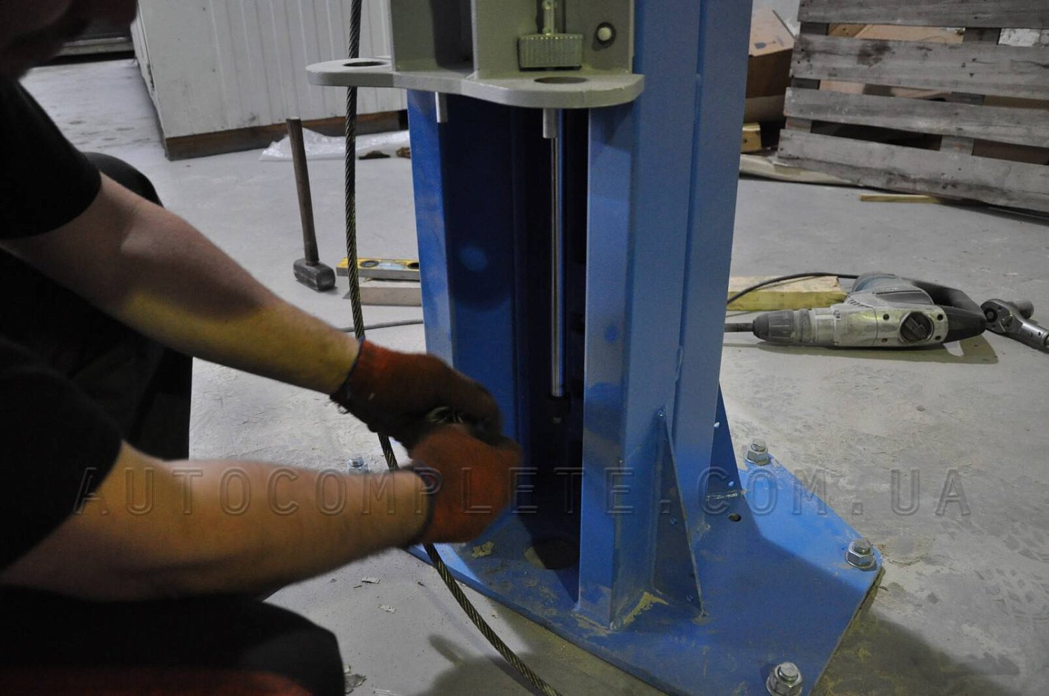 Montaż podnośnika dwukolumnowego