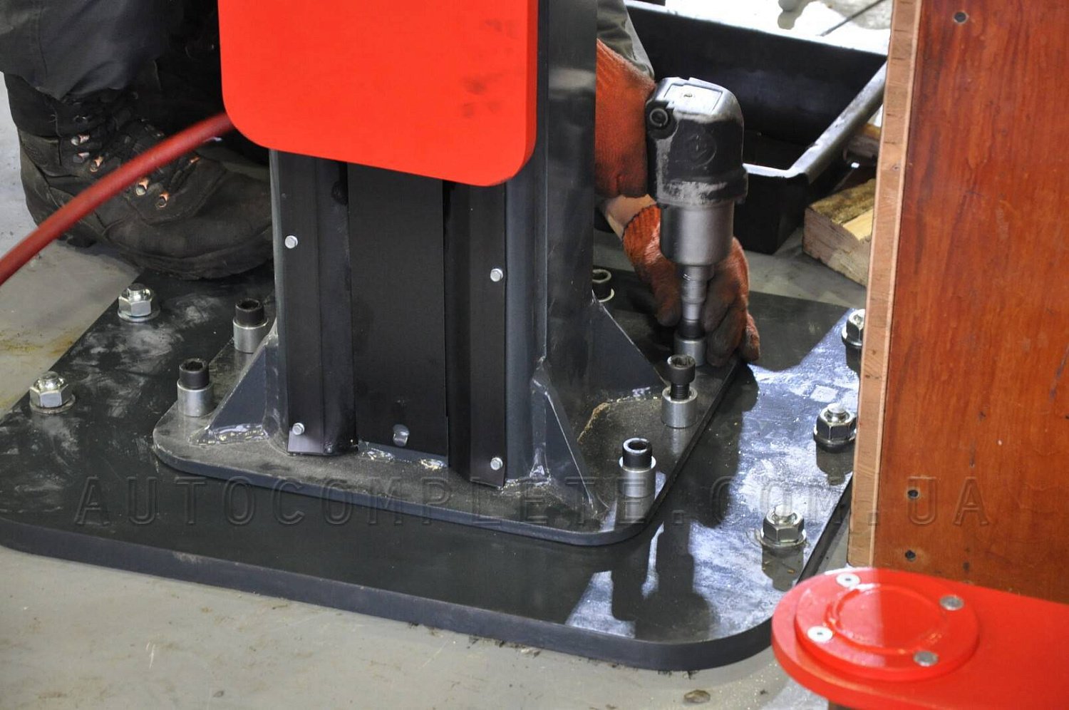 Montaż podnośnika dwukolumnowego